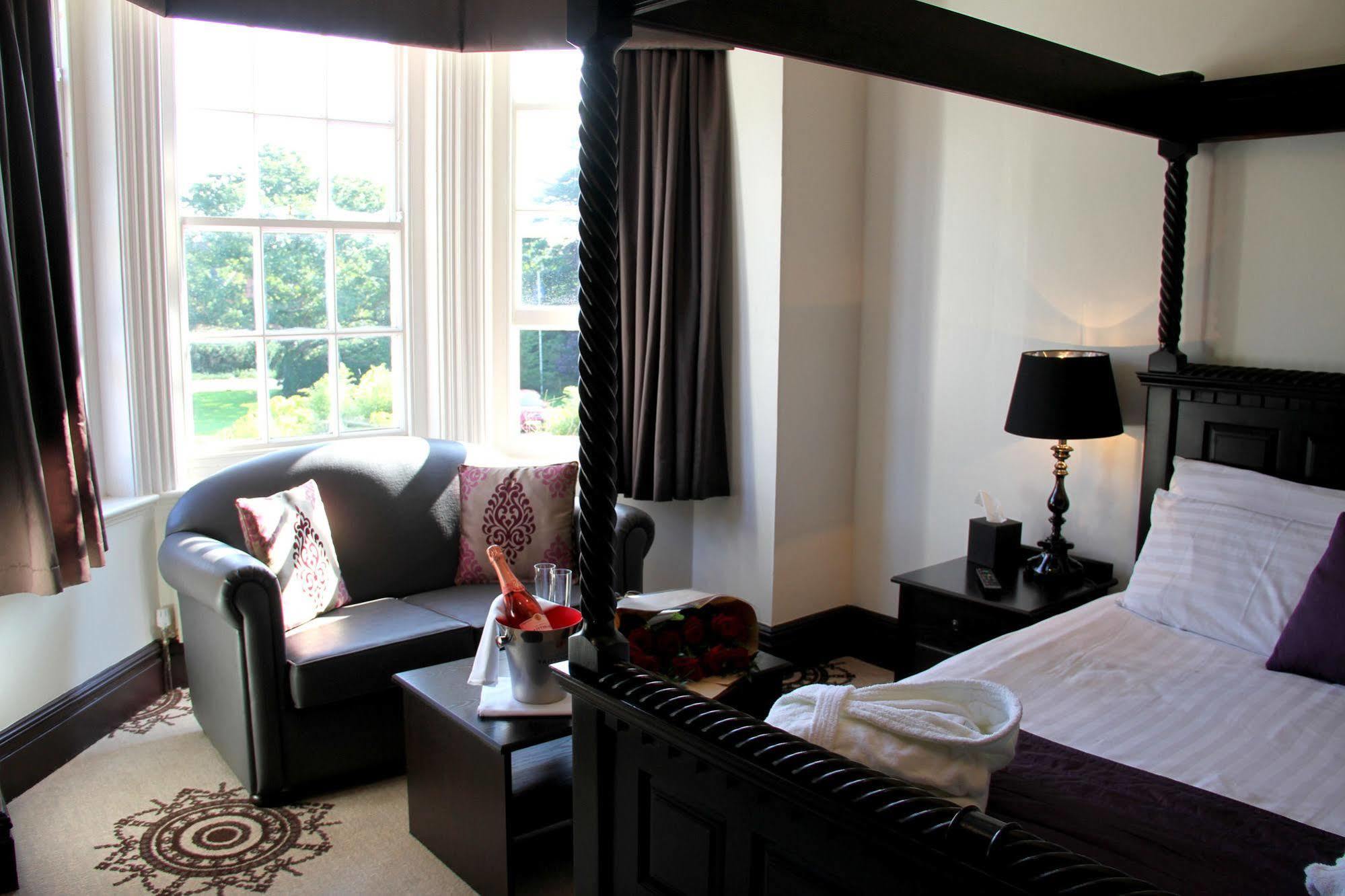 The Carlton Manor Hotel Lowestoft Exterior photo